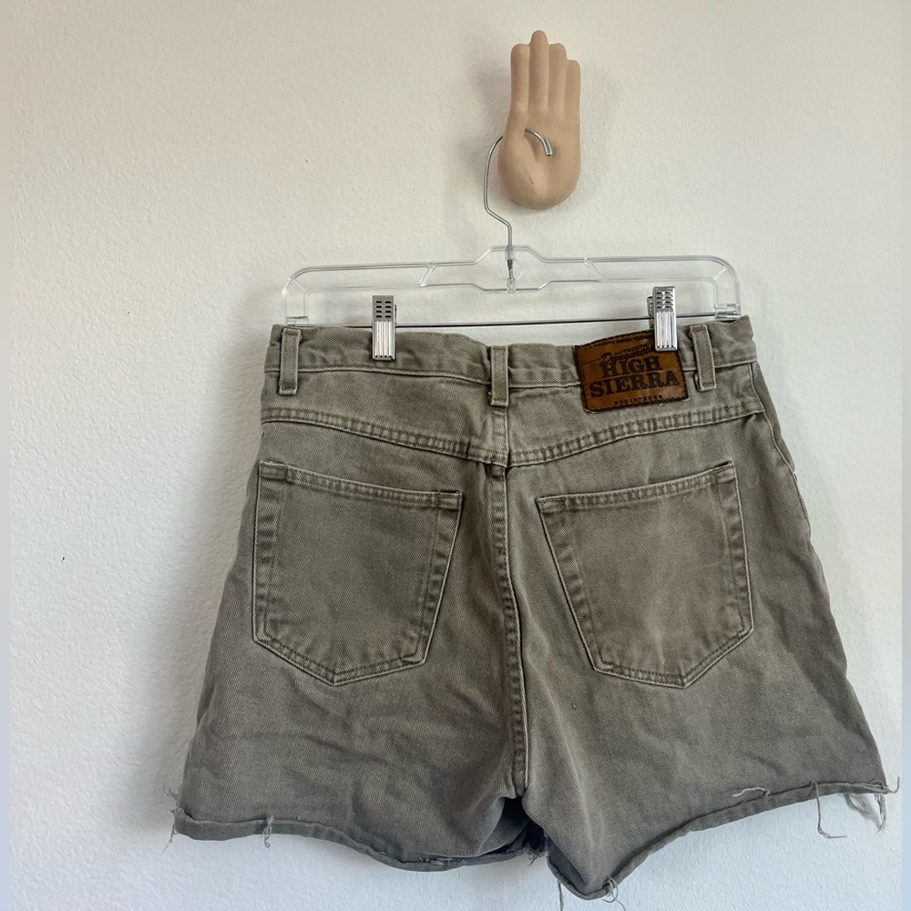 Dirt brown high waisted jean shorts 🌴